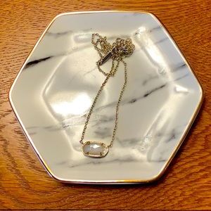 Kendra Scott necklace